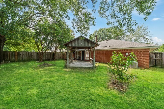 Building Photo - 7823 Sawmill Trail