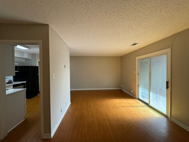 Building Photo - 2413 Mission Hill Dr