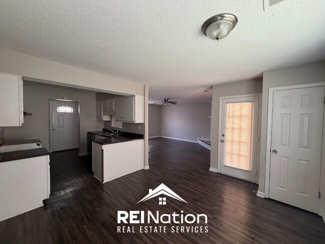 Building Photo - Move-In Ready 3BR/2BA Home in 38133 - Hardwood Floors & Great Storage