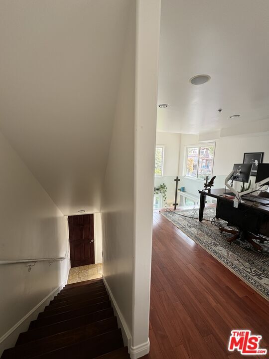 Building Photo - 10389 Almayo Ave