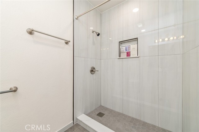 Building Photo - 14732 Del Amo Ave