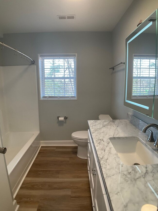 Building Photo - Modern Comfort and Convenience in the Heart of Durham