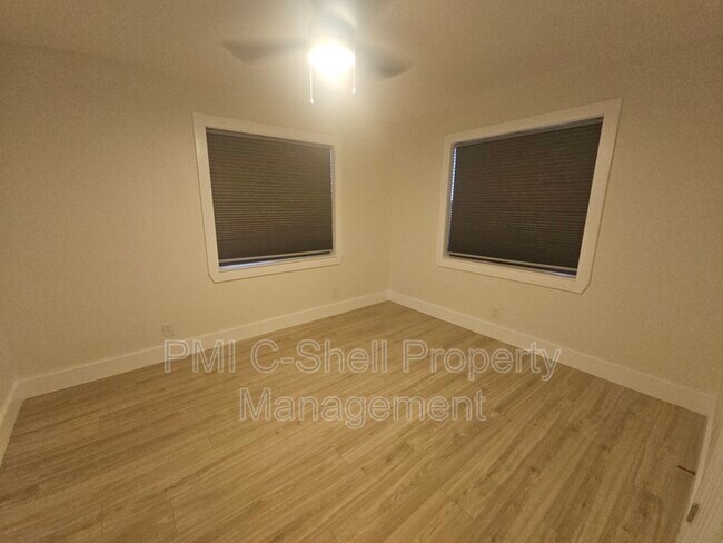 Building Photo - 913 W Hernandez St
