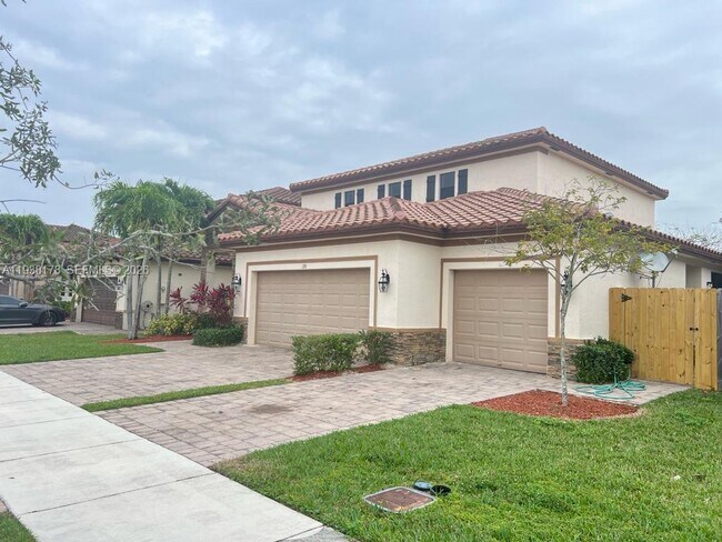 Building Photo - 191 SE 35 Ave