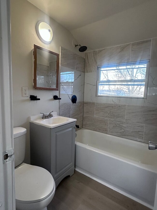 Building Photo - VOUCHER FREINDLY - COME SEE!!!!!!