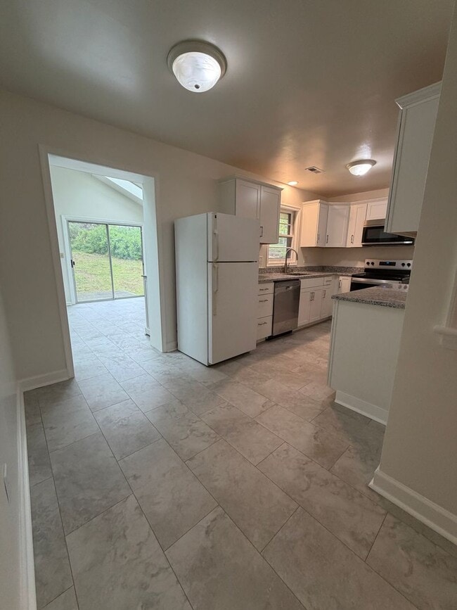 Building Photo - 3 Bedroom Home with Carport in Blacksburg