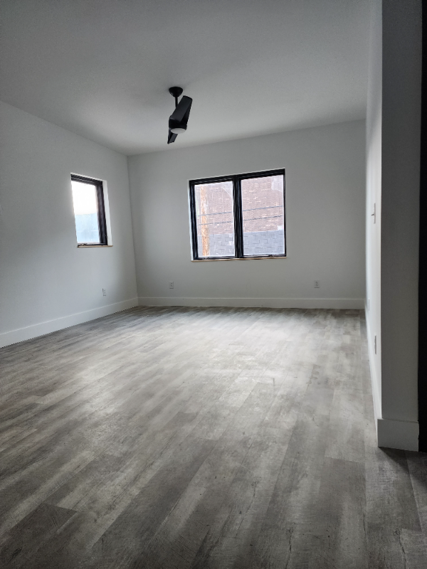Building Photo - 1039 East Alley