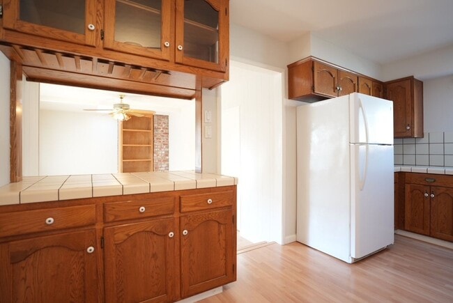 Building Photo - Charming Three Bedroom West Park Neighborh...
