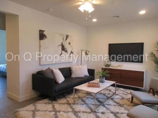 Building Photo - 646 N 10th Ave