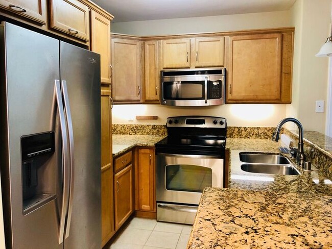 Building Photo - Sunny Top Floor 2BD/2BA Condo in Desirable Balboa Ridge Community in Clairemont