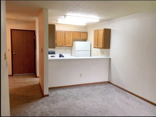 Building Photo - 745 Streeter Dr