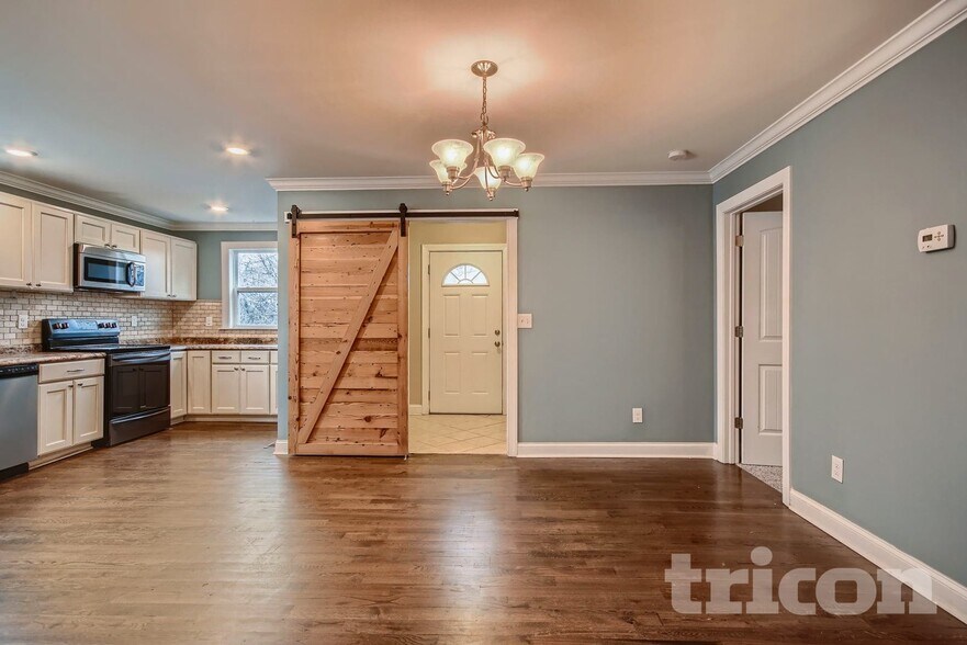 Building Photo - 247 Young Ave SW