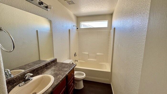 Building Photo - 1221 E Chambers St