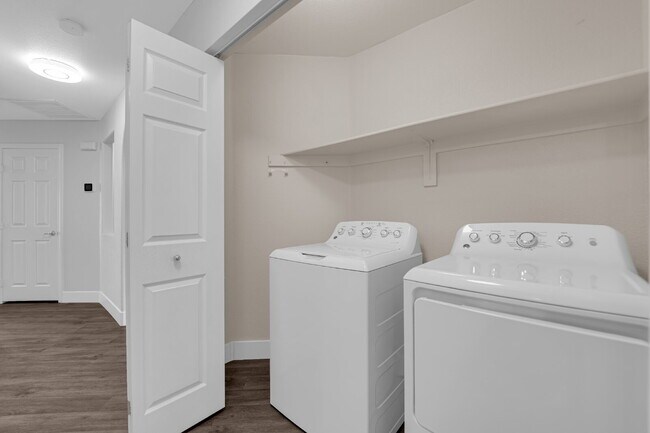 Building Photo - Charming 4-Bedroom Home in a Quiet Las Vegas Community!