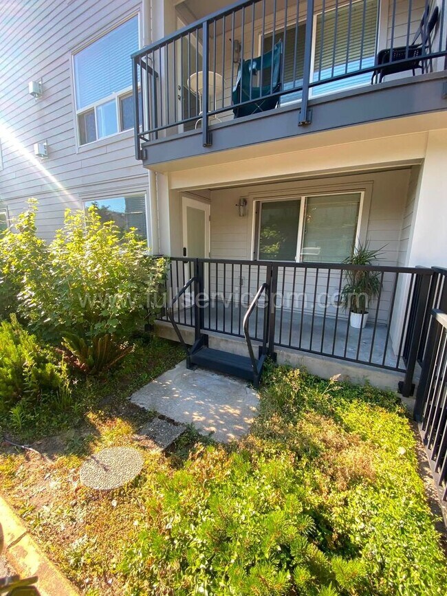 Building Photo - 9416 1st Ave NE