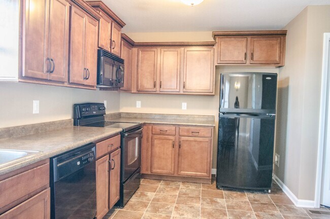 Building Photo - Pet Friendly Three Bedroom!