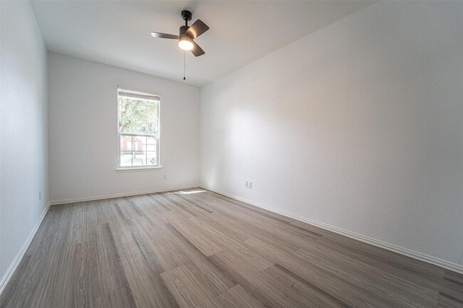 Building Photo - 2741 Sunlight Dr