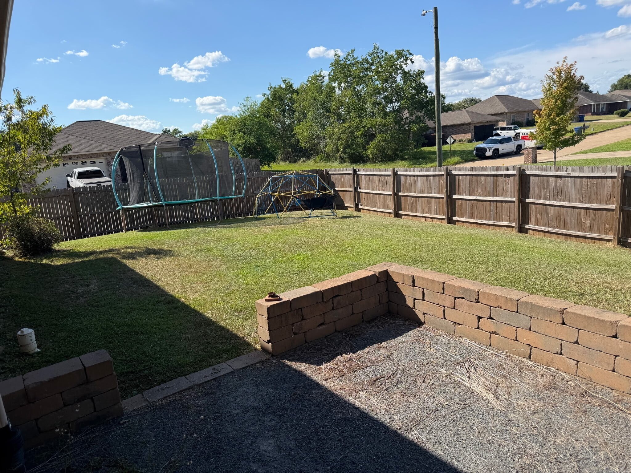 Building Photo - 1210 Willow Cir
