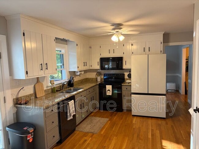 Building Photo - 7949 Flag Tail Dr