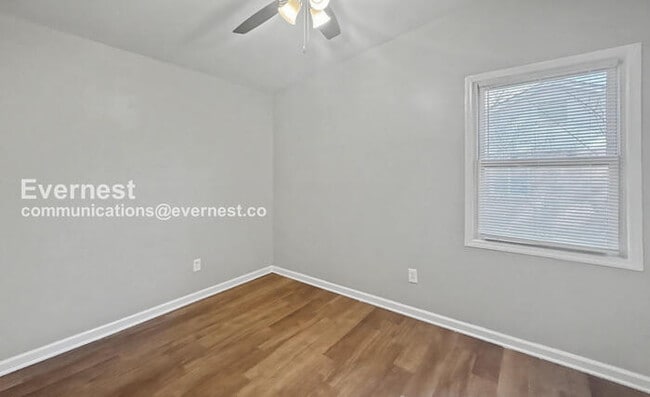 Building Photo - 3 Bed, 2 Bath Home with Fenced Yard / Pet-Friendly / Vouchers Accepted / Available Now!