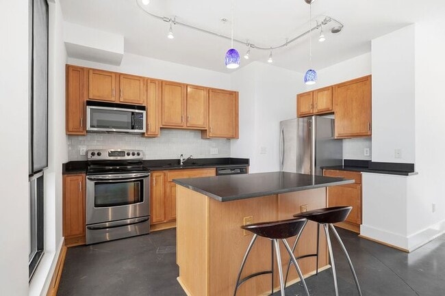 Building Photo - 211 Cream St