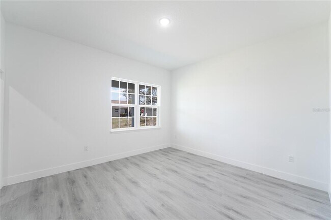 Building Photo - 2600 SW 146th Pl Rd