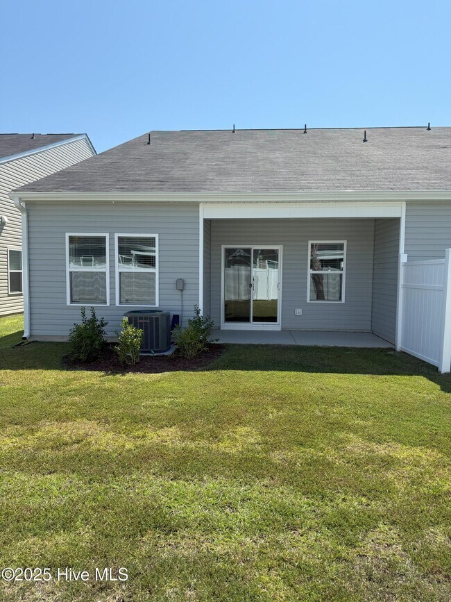 Building Photo - 241 Arnette Dr