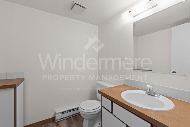 Building Photo - 2702 E 31st Ave