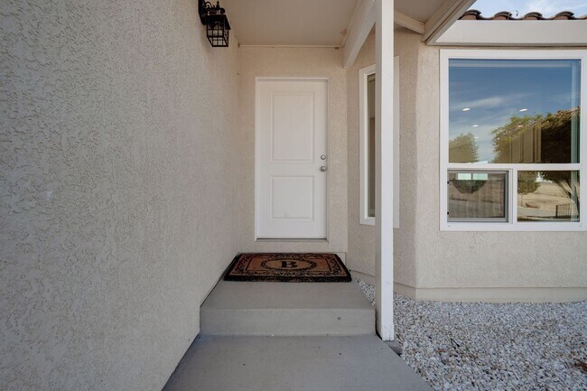 Building Photo - Spacious 3 Bed, 2 Bath Home with Acreage, ...