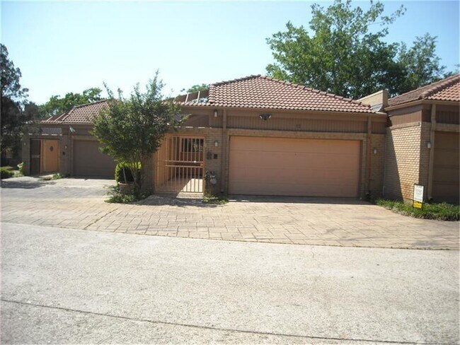 Primary Photo - 12 Hallmark Dr