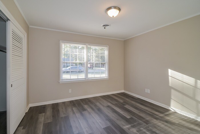 Building Photo - 553 E Moye Dr