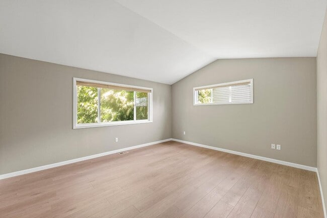 Building Photo - Spacious Sunrise Home for Rent in Puyallup...