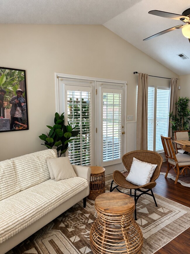 Building Photo - 7016 Breeders Cup Cir