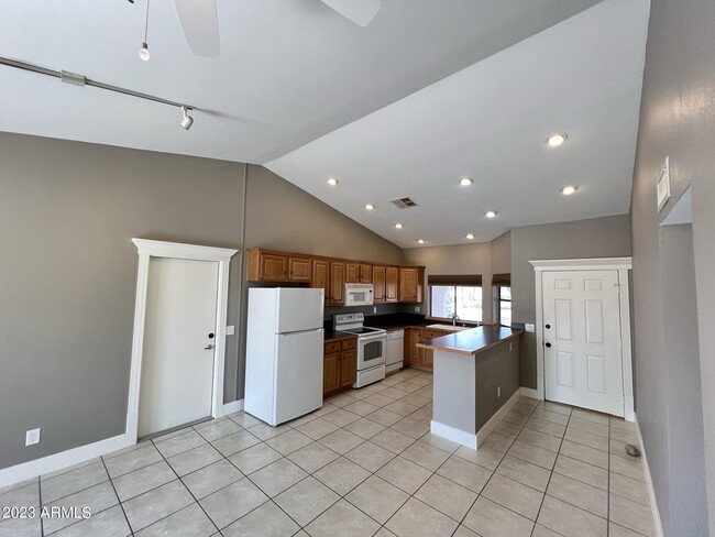 Building Photo - 613 W Westcott Dr