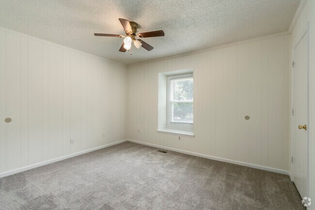 309-D - 2BR, 1.5BA - 950SF - Bedroom - Timbercrest Townhomes
