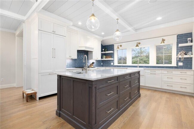 Building Photo - 46 Carnegie Heights Dr