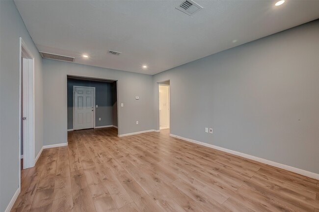 Building Photo - 6823 Goforth St