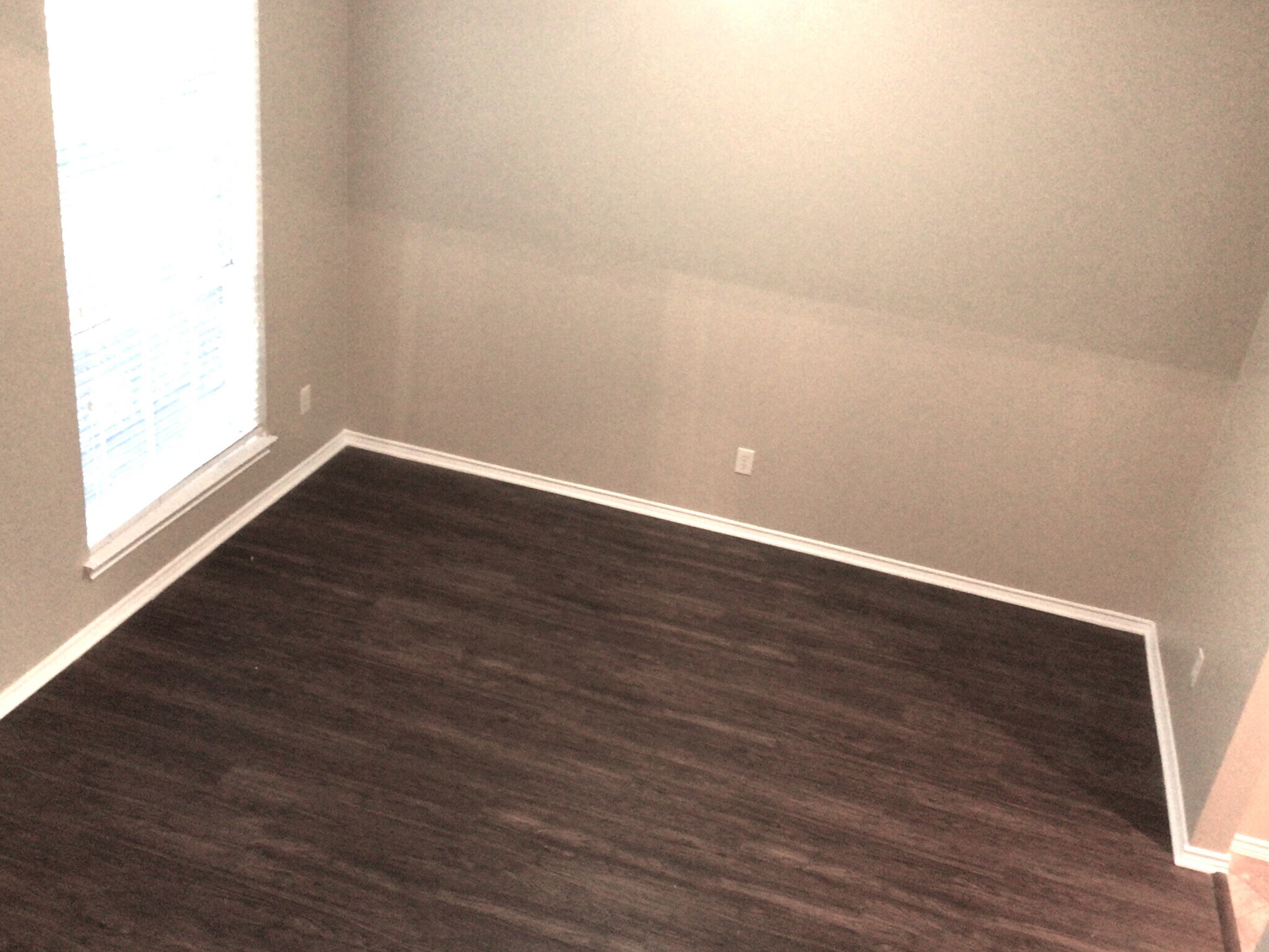 Building Photo - 2718 Lakecrest Way Dr