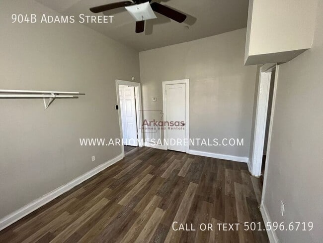 Building Photo - 904 Adams St