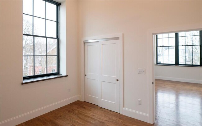 Building Photo - 15 Cranston Ave