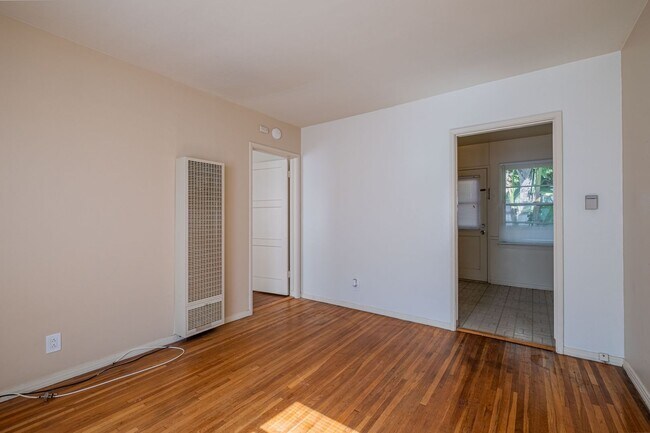 Building Photo - 1506 S Catalina Ave