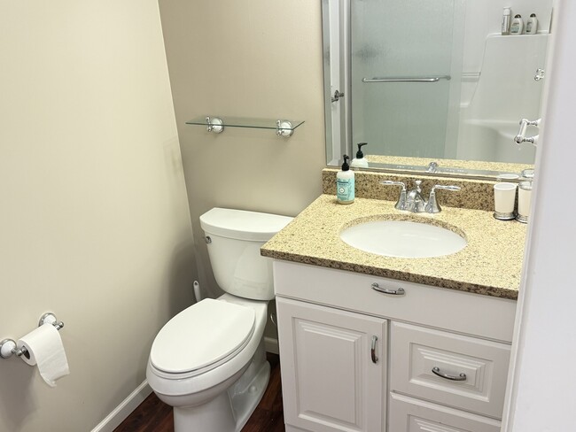Building Photo - 3002 Meadowbrook Ct