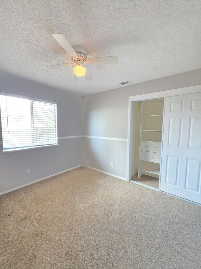 Building Photo - Spacious 4 Bedrooms & 3 Full bathroom Home with Over 2,200 Sq Ft on a Corner Lot!