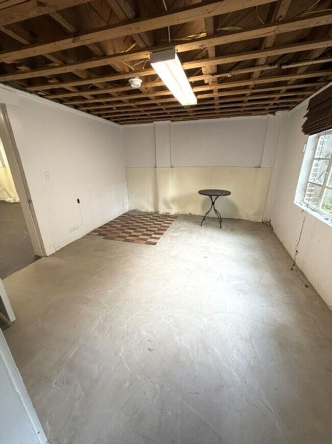 Building Photo - Beautiful and Spacious Home in Historic Bellwood in Downtown Northport