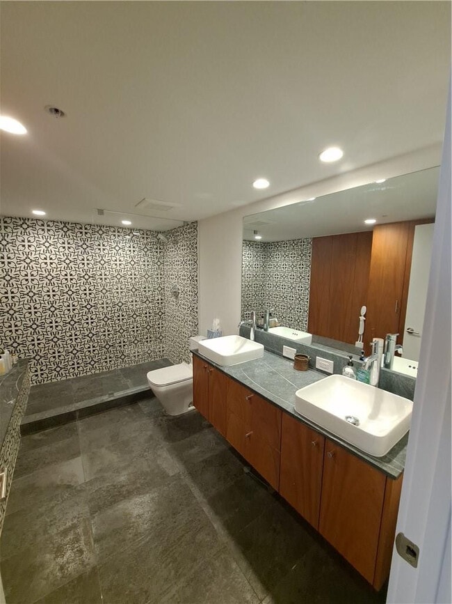 Building Photo - 2565 S Ocean Blvd
