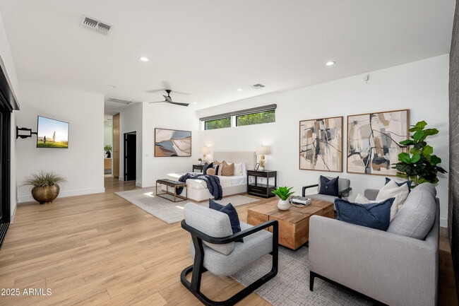 Building Photo - 4421 E Earll Dr