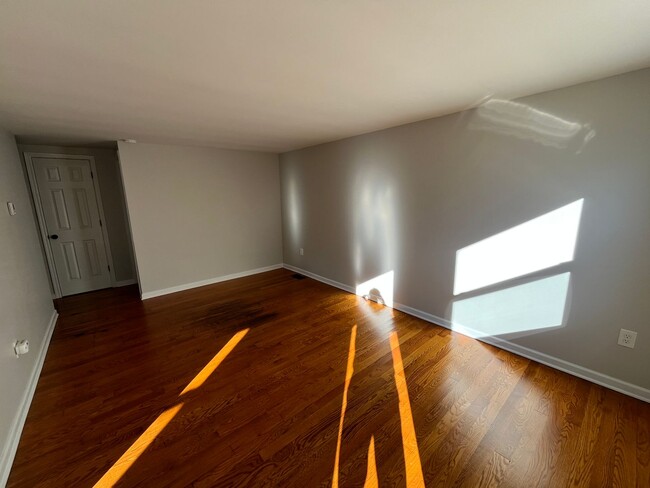 Building Photo - **REMODELED 2-BEDROOM HOME w/ CARPORT IN B...