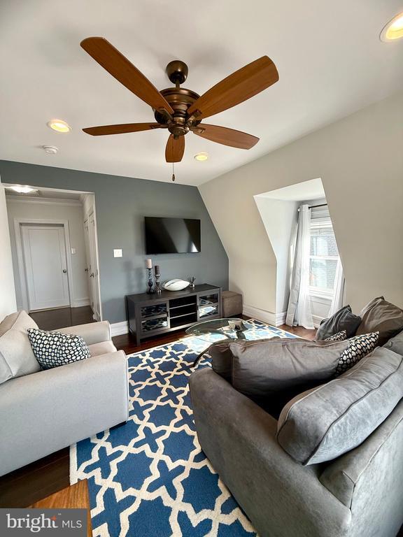 Building Photo - 815 Fayette St