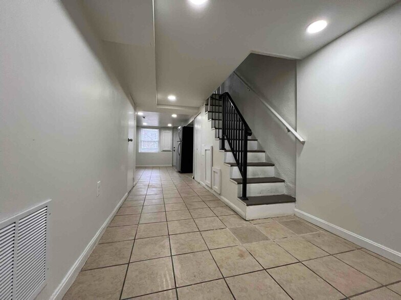 Building Photo - 524 S Macon St.