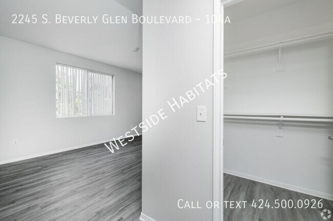 Building Photo - 2245 S Beverly Glen Blvd